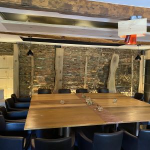 Groupe VIT - L'artisan du bois - Meuble en bois et verre - vitrage adaptatif - vitrage sur mesure - intérieur