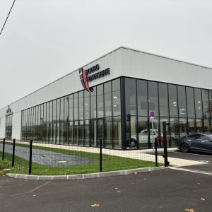 vitrage-chantier-références-cloison-vitrée-facade-vitrine-vitrage-technique-sur-mesure-min