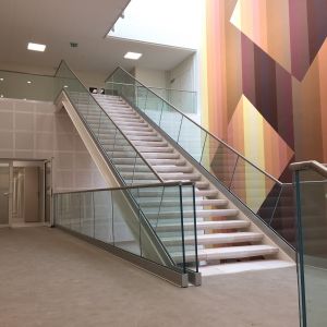 reference-vitrage-trempe-piscine-dole-chantier-du-groupe-vit-specialiste-du-vitrage-pour-les-professionnels